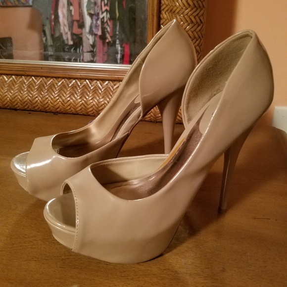 High Heels - Picture 3 of 4